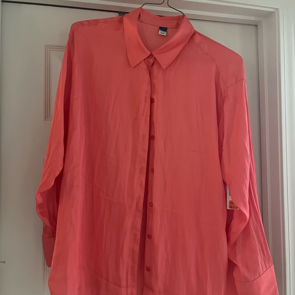Women’s Old Navy Blouse new with tags.